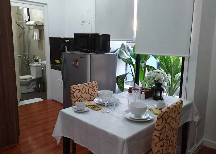 Herberg Makati Riverside Manilla