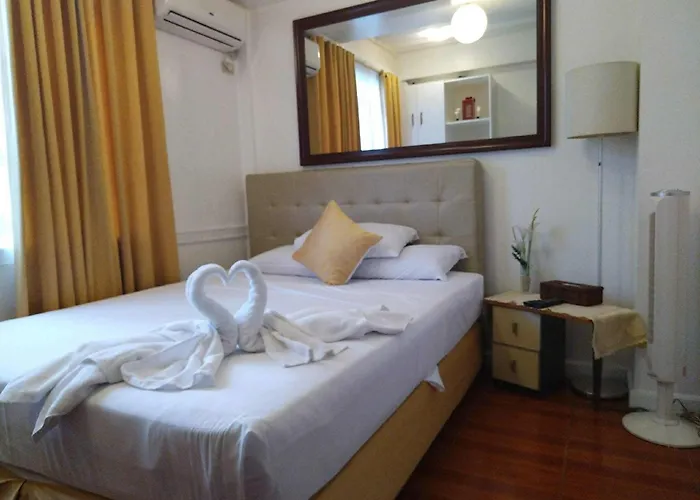 Herberg Makati Riverside Manilla