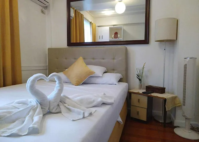 Herberg Makati Riverside *